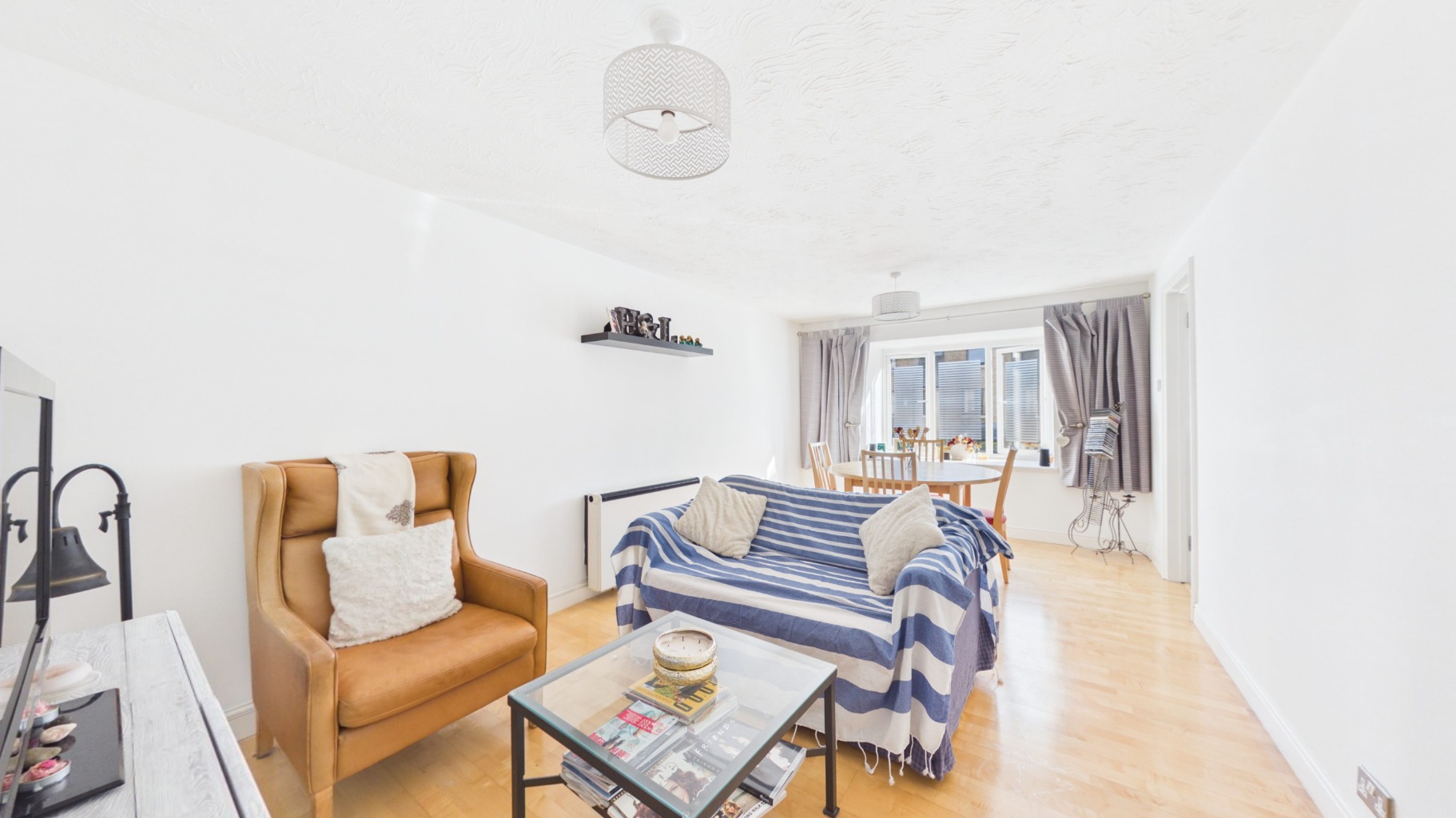 Charming Two-Bedroom Apartment with Parking Near Mudchute DLR