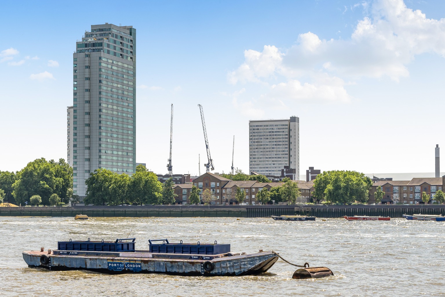 Riverside Living: Stylish Two-Bedroom Apartment with Thames Views