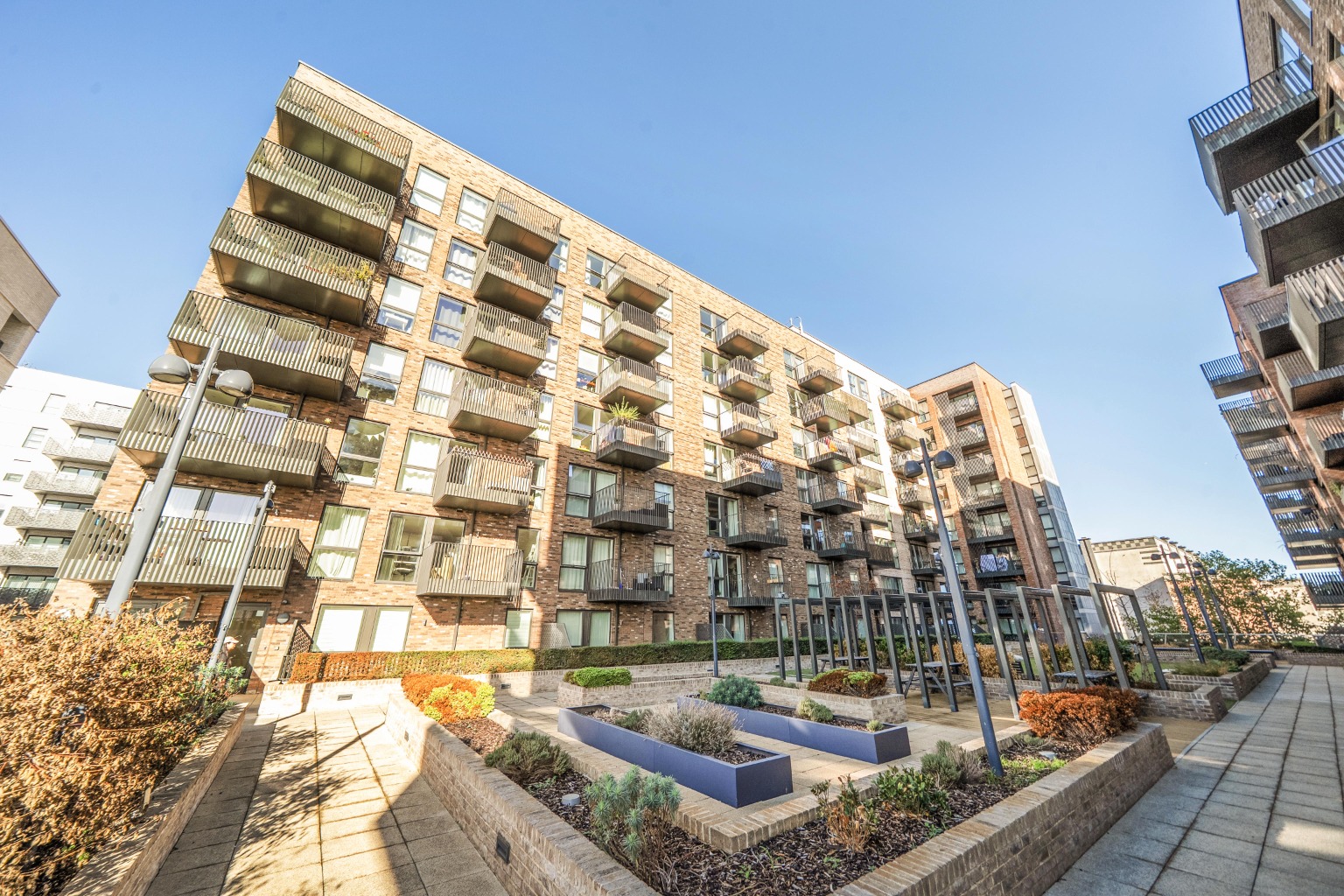 Modern Sixth-Floor, Two-Bedroom Apartment with Balcony, Concierge, and Gym in Bexleyheath