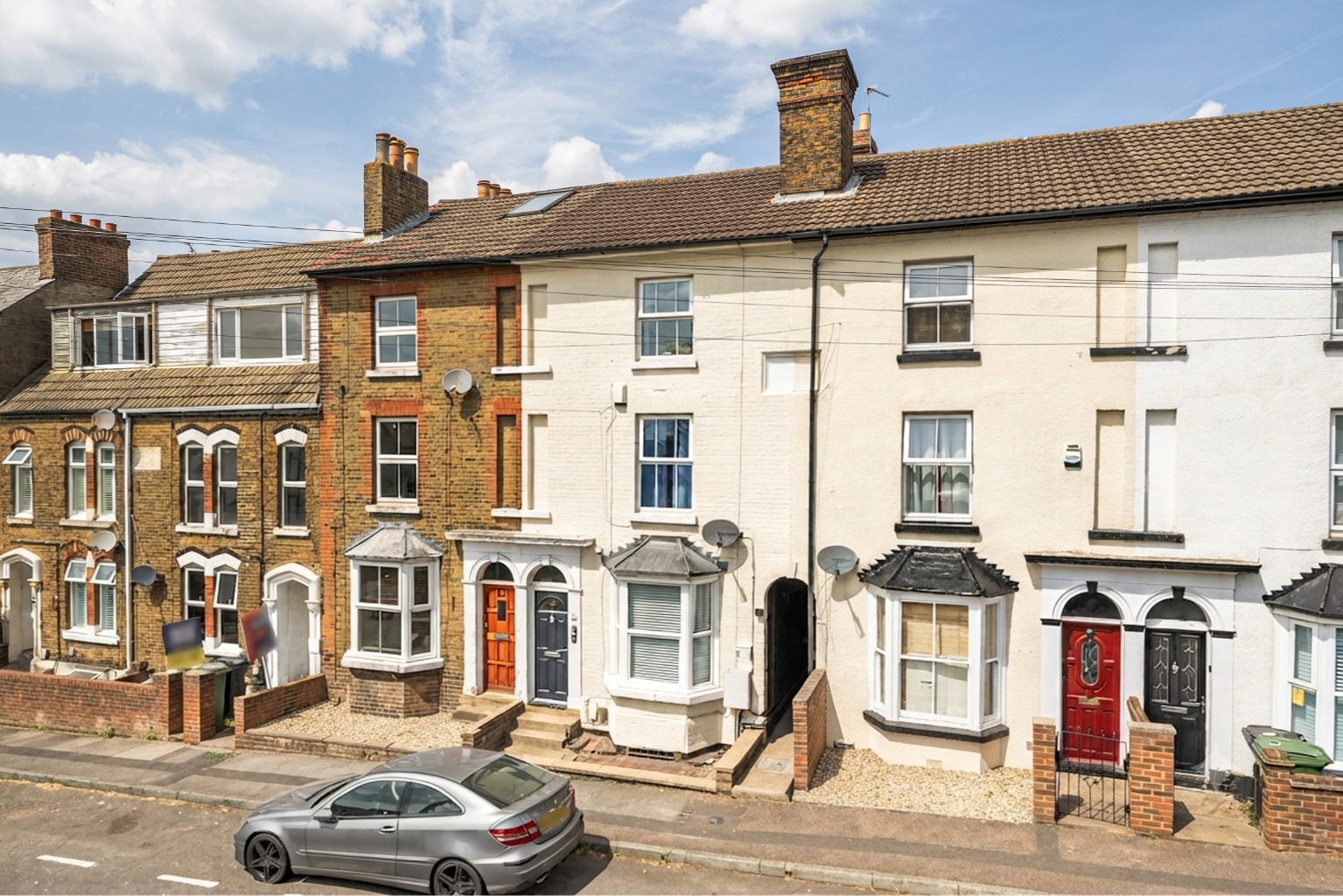 Stylish 2-Bed Split-Level Maisonette, Maidstone