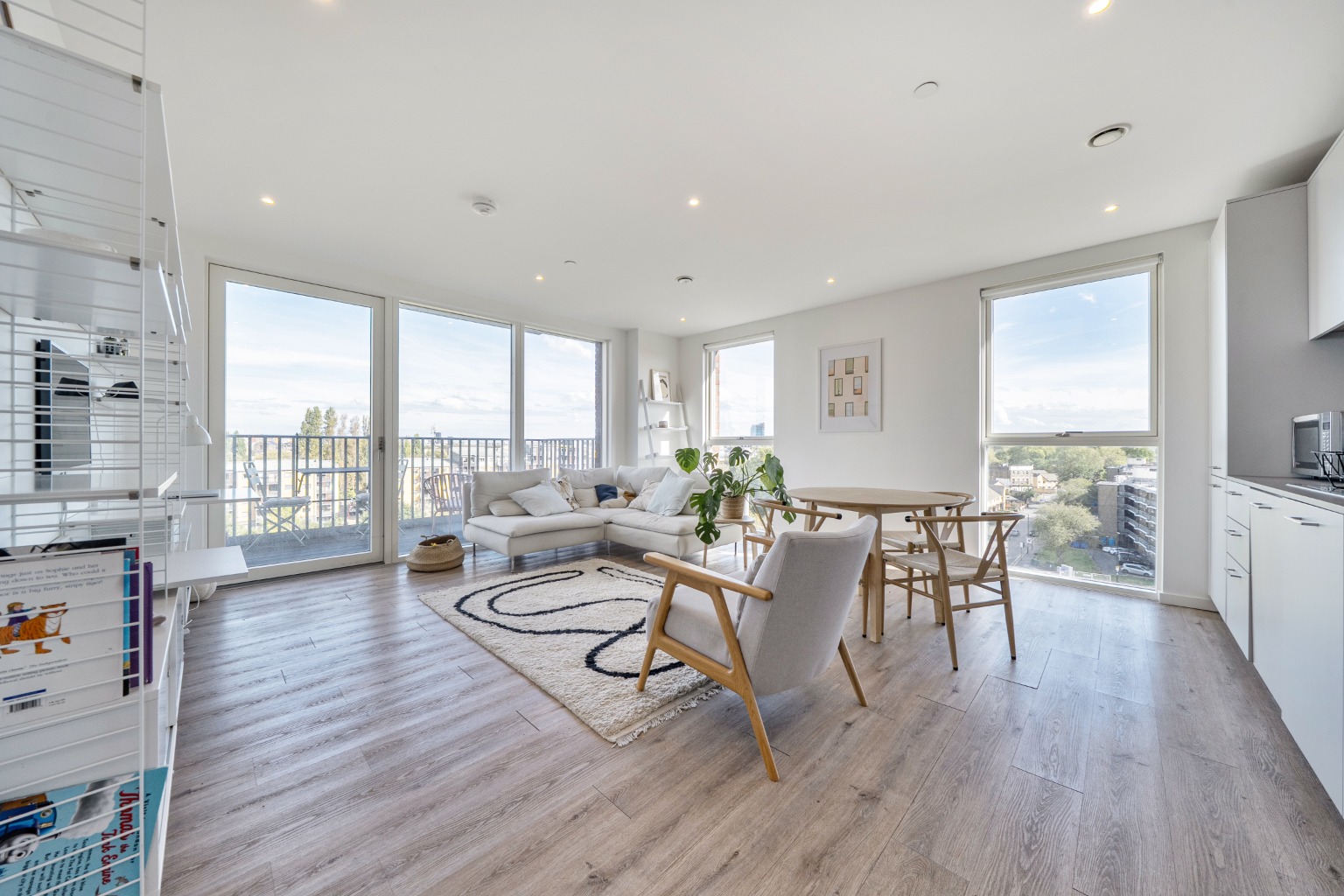 Top Floor Apartment with Balcony Overlooking Lower Pepys Park