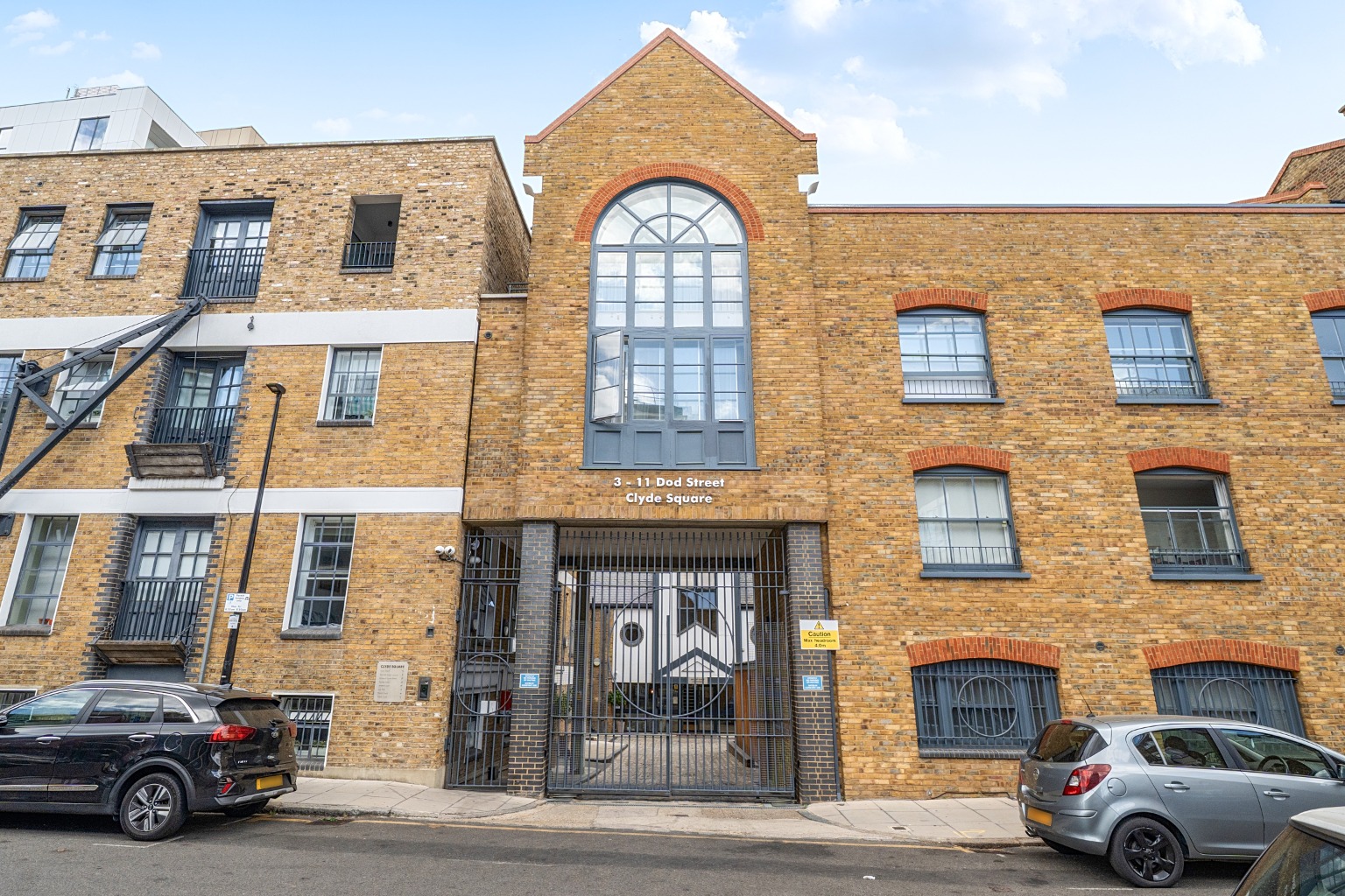 Stylish Ground Floor Apartment in Gated Severn Court, London