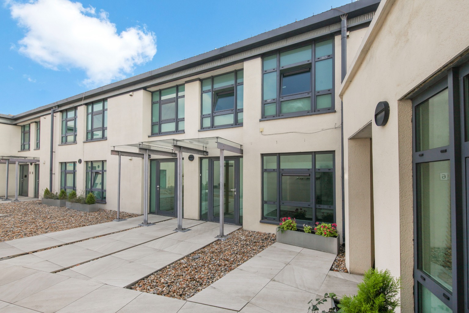 Stylish Two-Bedroom Apartment with Communal Garden, Greenwich