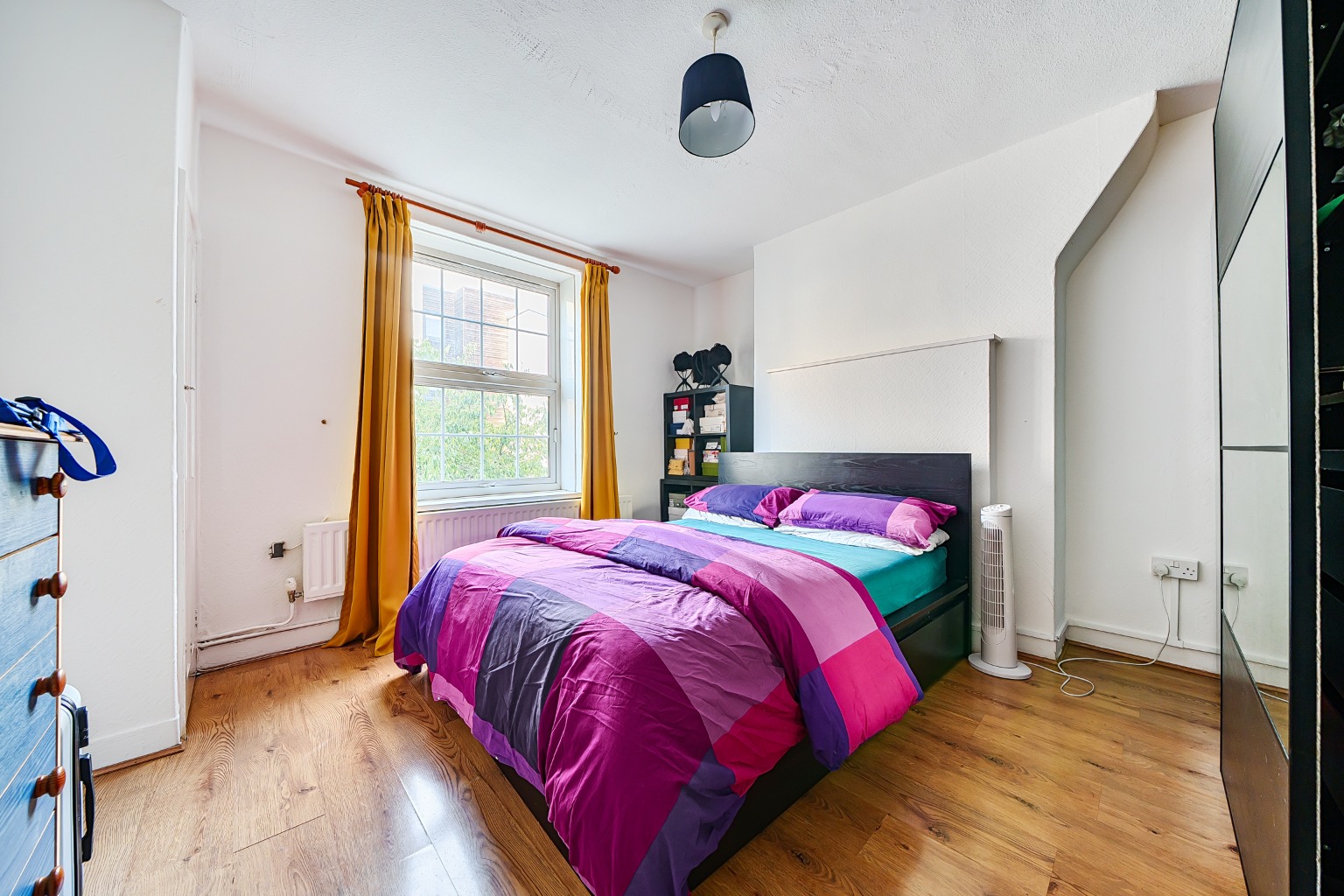 Stylish One-Bedroom Apartment in Rumball House, Moments from Parks