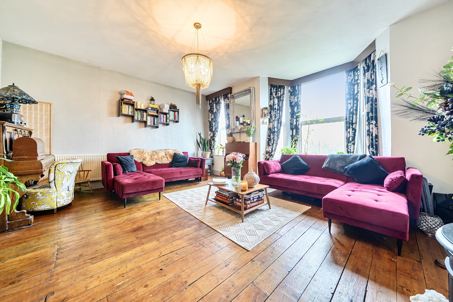 Elegant Two Double Bedroom Period Conversion with Share of Freehold