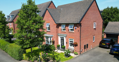 Stylish, extended family living with a stunning open-plan kitchen, garden and beautiful presentation Stylish, extended family living with a stunning open-plan kitchen, garden and beautiful presentation
