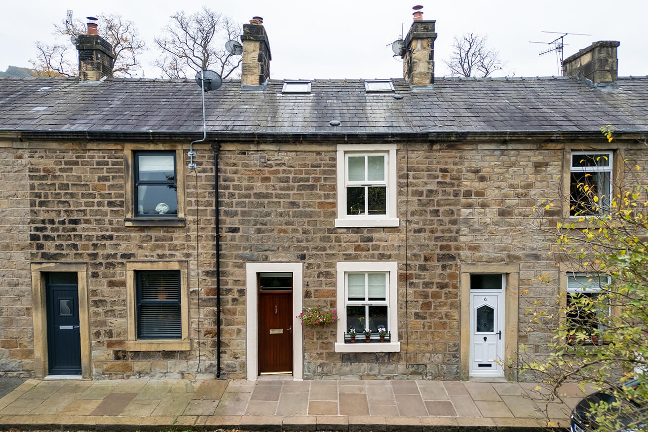 Charming Character Cottage in the Heart of Billington