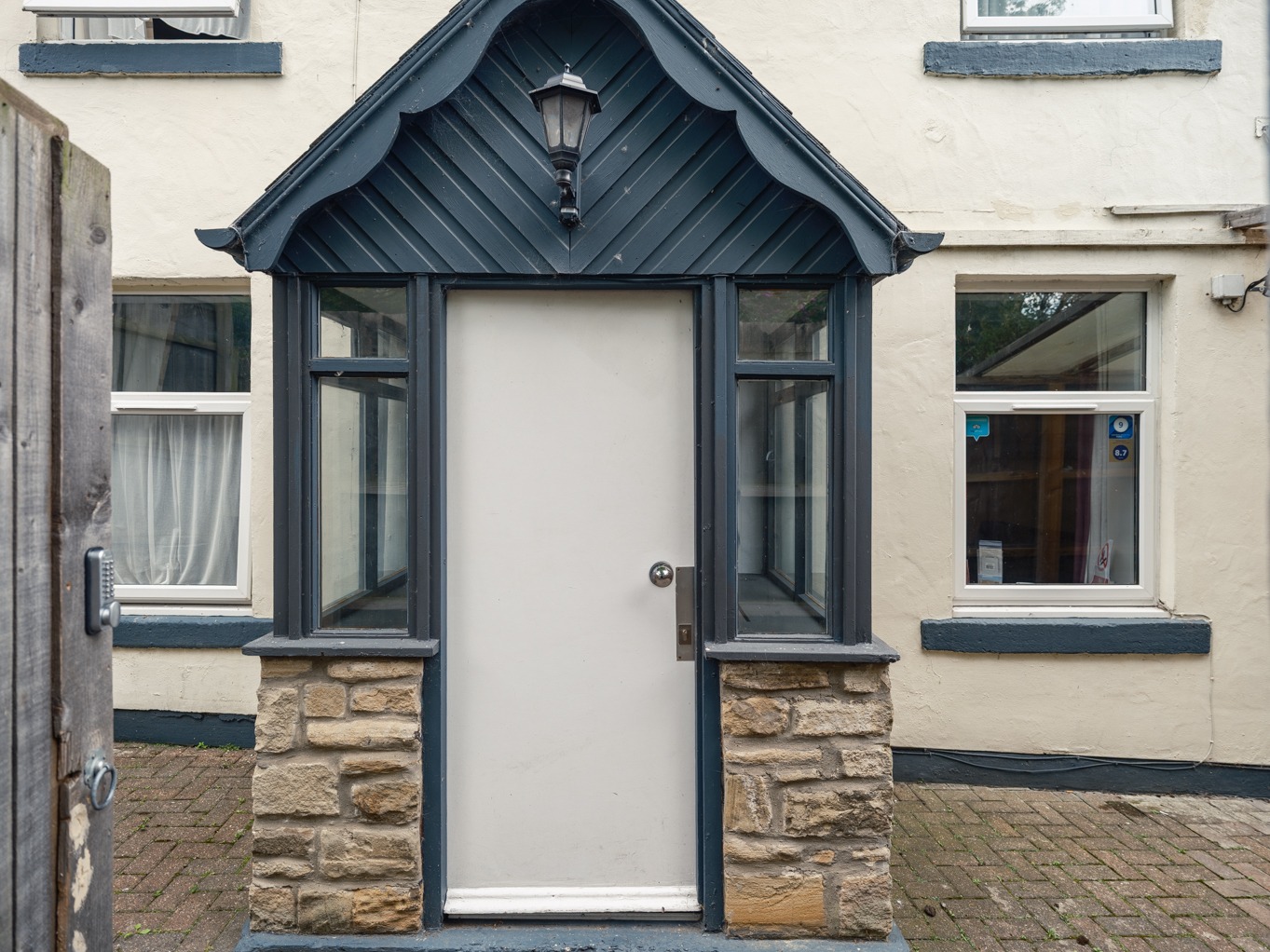 Versatile Three-Bedroom House in Newcastle: Ideal Home or Investment Opportunity