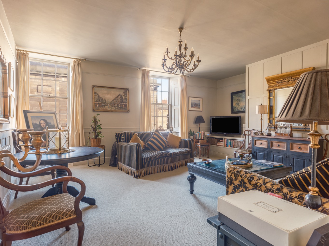 A stylish and deceptively spacious, grade II listed apartment for sale on Alnwick High Street