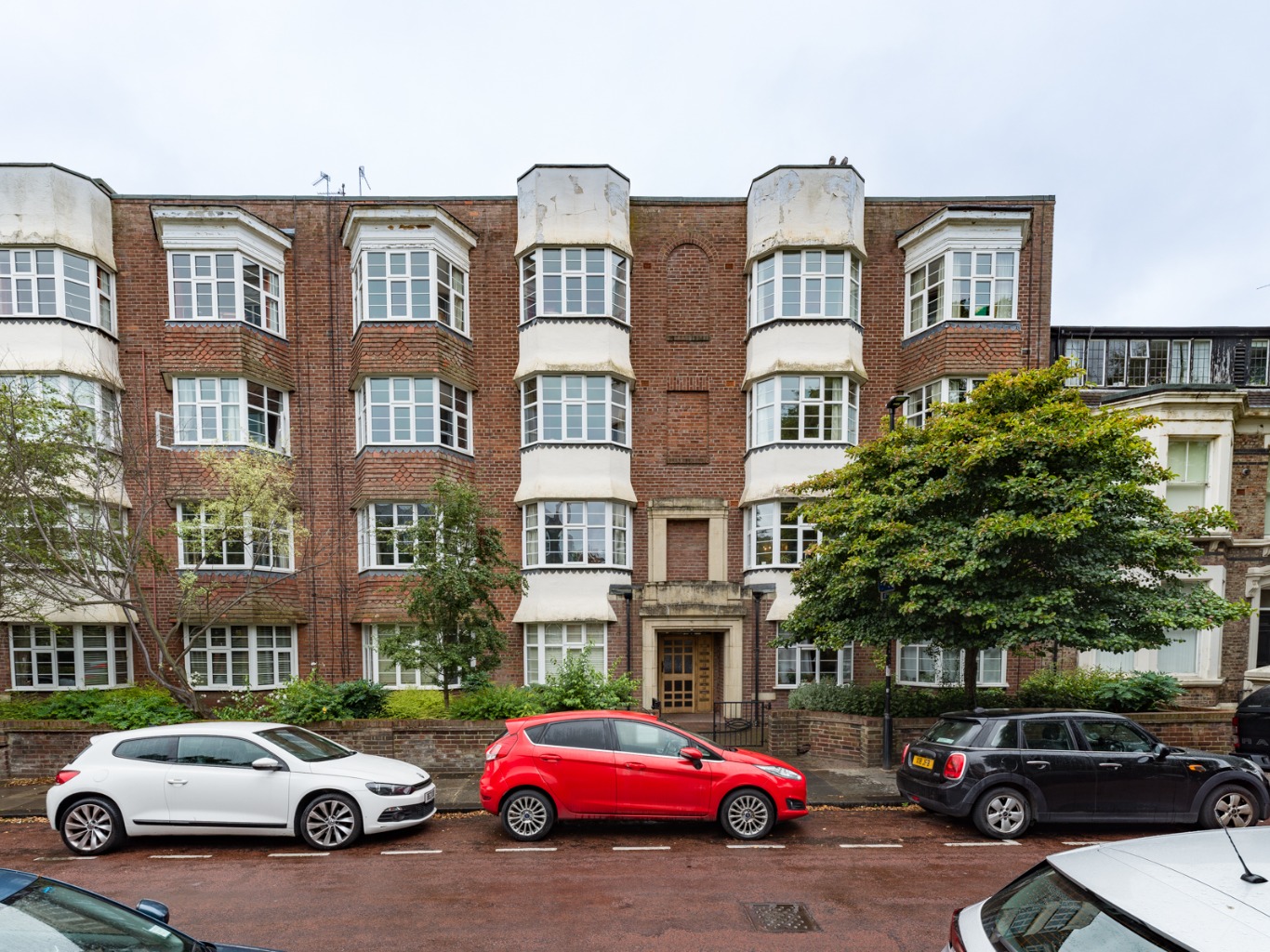 Spacious 3-Bed Jesmond Apartment: Prime Location, No Upper Chain