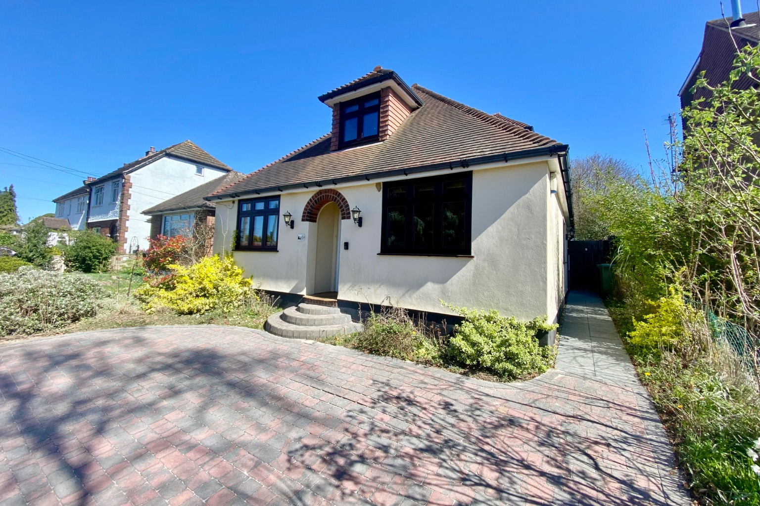 IMMACULATE 5 BED DETACHED HOME, 3 RECEPTIONS & BATHROOMS, CONSERVATORY, 110FT GARDEN, + OFFICE/GYM.