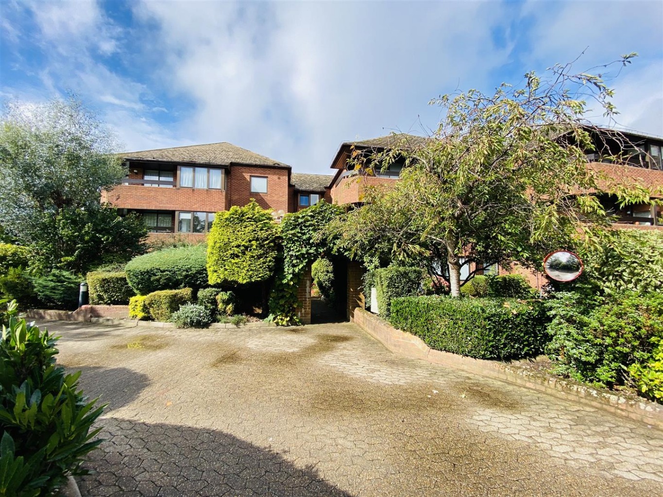 TWO BEDROOM TWO BATHROOM APARTMENT - BUSHEY HEATH TWO BEDROOM TWO BATHROOM APARTMENT - BUSHEY HEATH