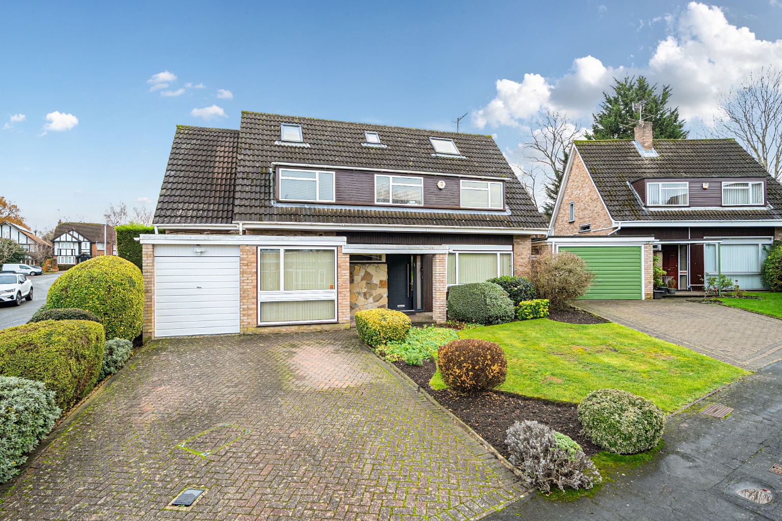 FIVE BEDROOM THREE BATHROOM THREE RECEPTION ROOM DETACHED FAMILY HOME - BUSHEY FIVE BEDROOM THREE BATHROOM THREE RECEPTION ROOM DETACHED FAMILY HOME - BUSHEY