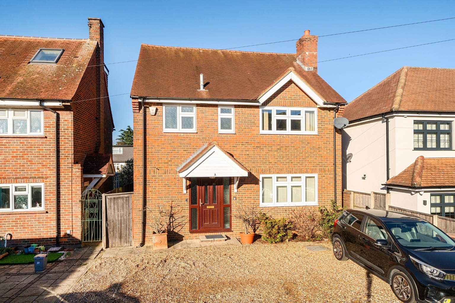 THREE BEDROOM TWO BATHROOM DETACHED FAMILY HOME - BUSHEY HEATH THREE BEDROOM TWO BATHROOM DETACHED FAMILY HOME - BUSHEY HEATH