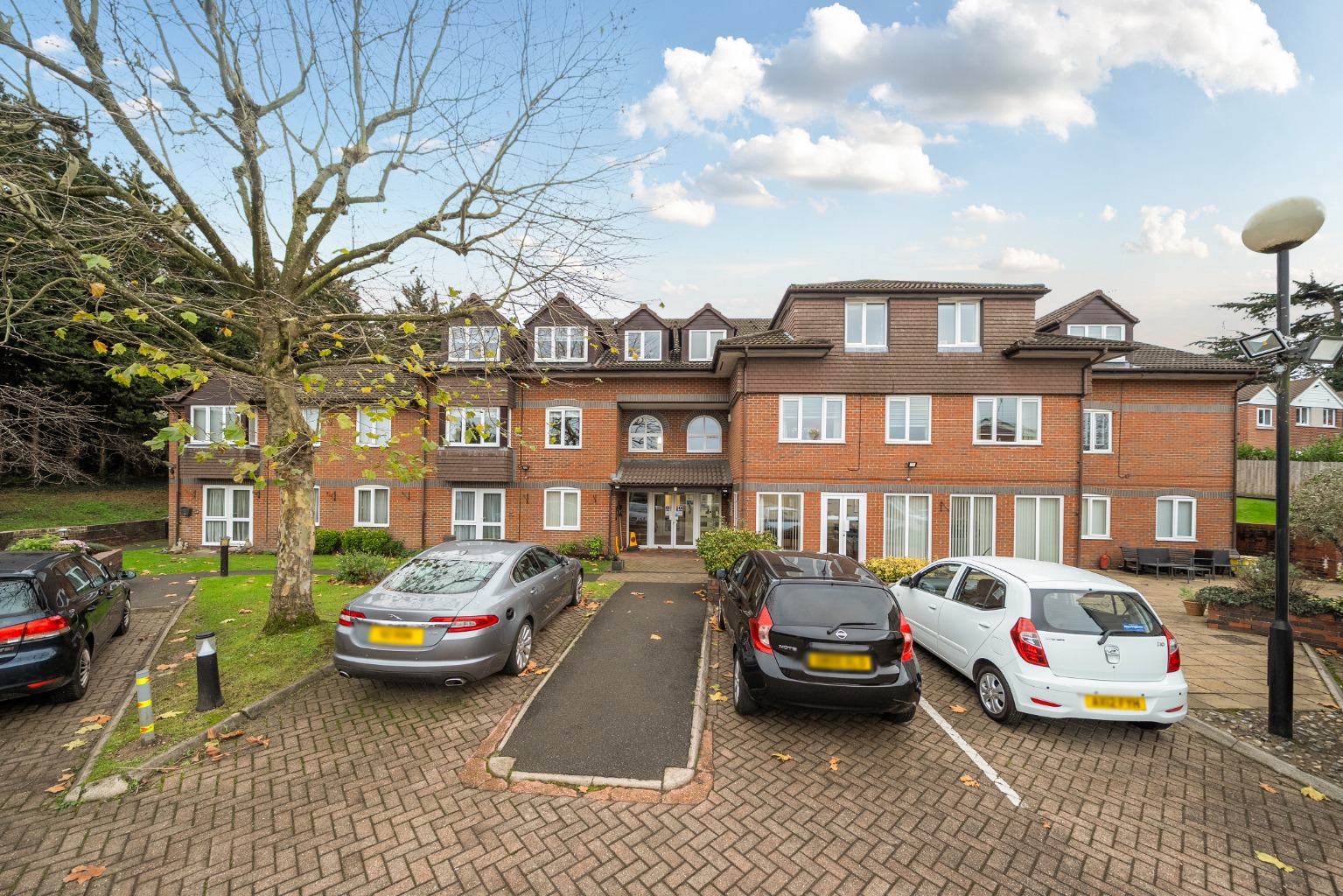 ONE BEDROOM GROUND FLOOR RETIREMENT APARTMENT - BUSHEY HEATH ONE BEDROOM GROUND FLOOR RETIREMENT APARTMENT - BUSHEY HEATH