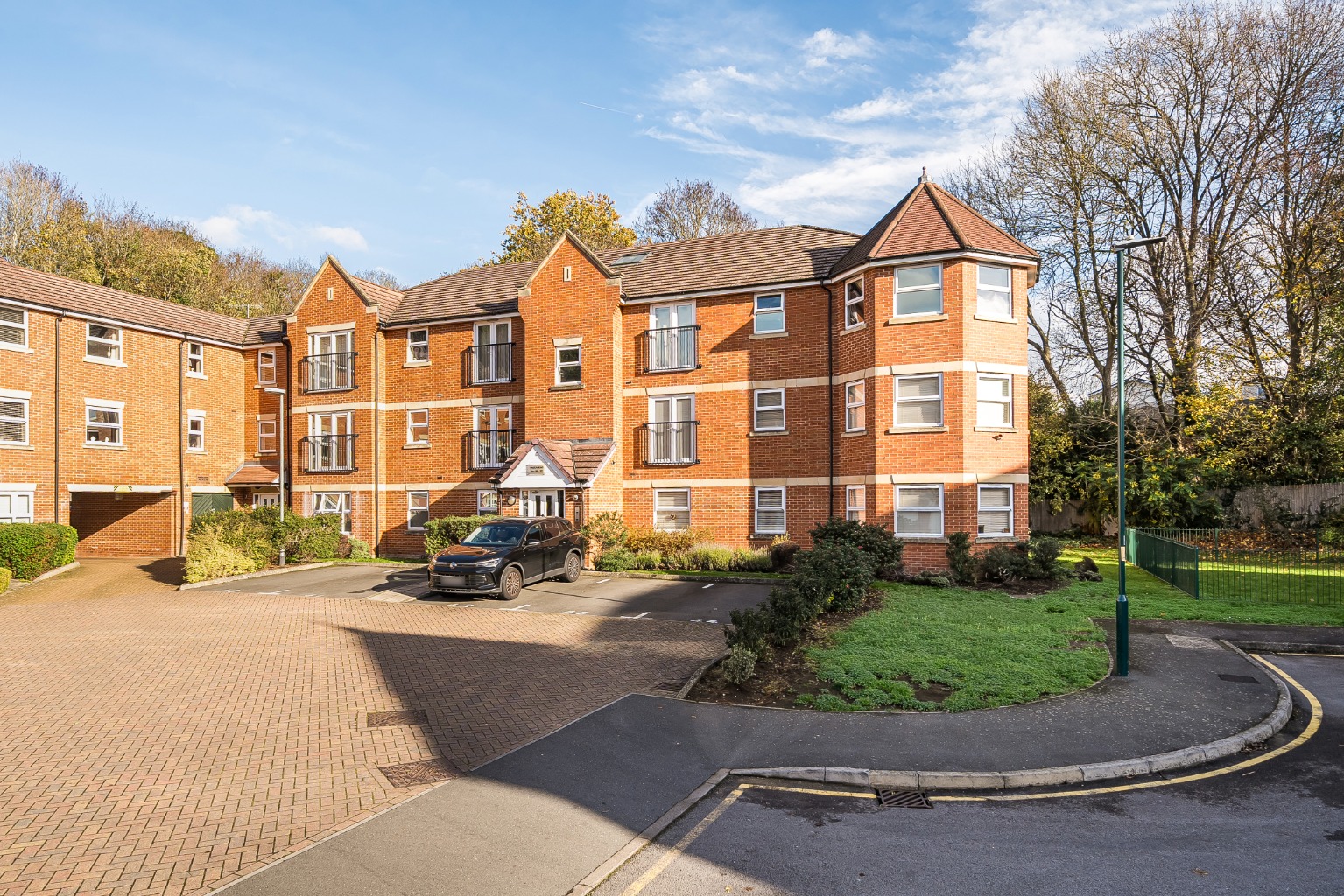 TWO BEDROOM TWO BATHROOM GROUND FLOOR APARTMENT - BUSHEY TWO BEDROOM TWO BATHROOM GROUND FLOOR APARTMENT - BUSHEY