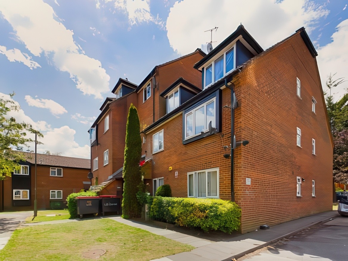 IDEAL FIRST TIME BUY OR INVESTMENT - A Chain free one bedroom ground floor flat!