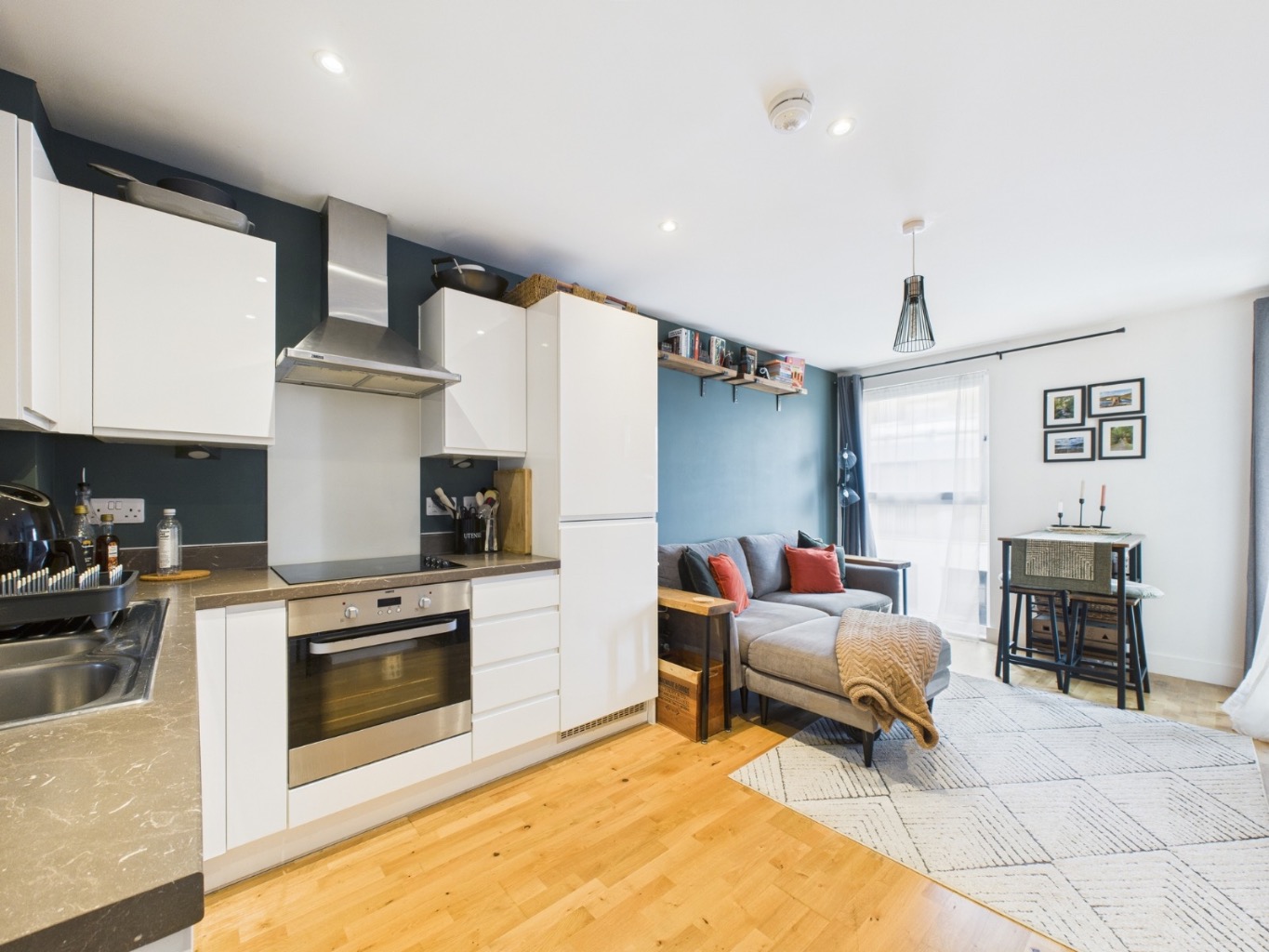 Stylish Two Bedroom Apartment with Wraparound Balcony in Stevenage Town Centre Stylish Two Bedroom Apartment with Wraparound Balcony in Stevenage Town Centre