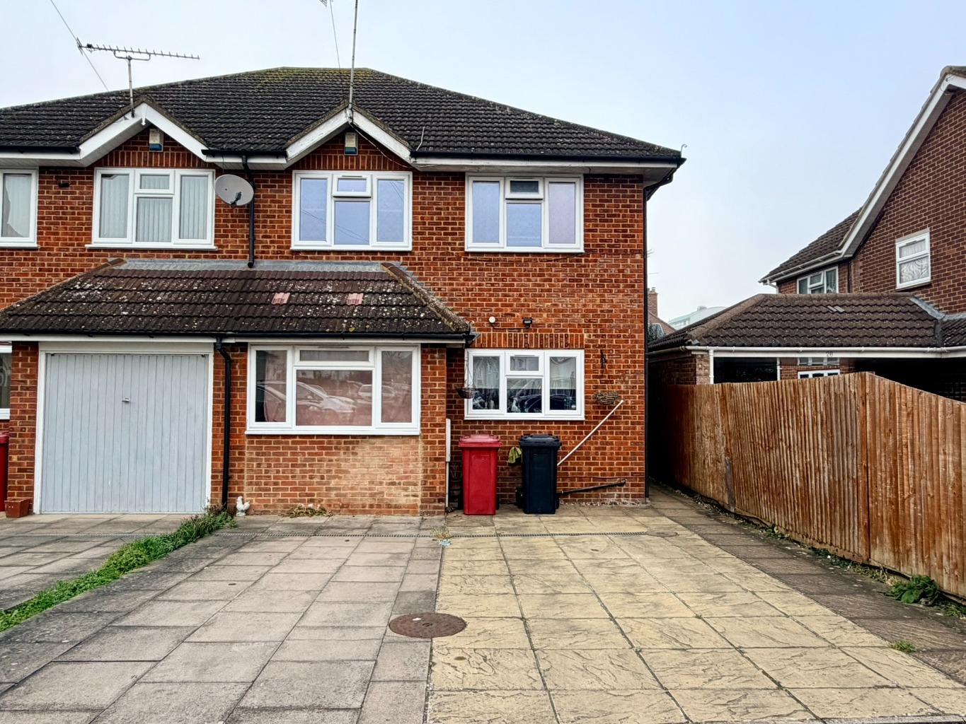 Spacious 4-Bedroom Semi-Detached Family Home in Salt Hill, Slough – Close to Schools & Transport