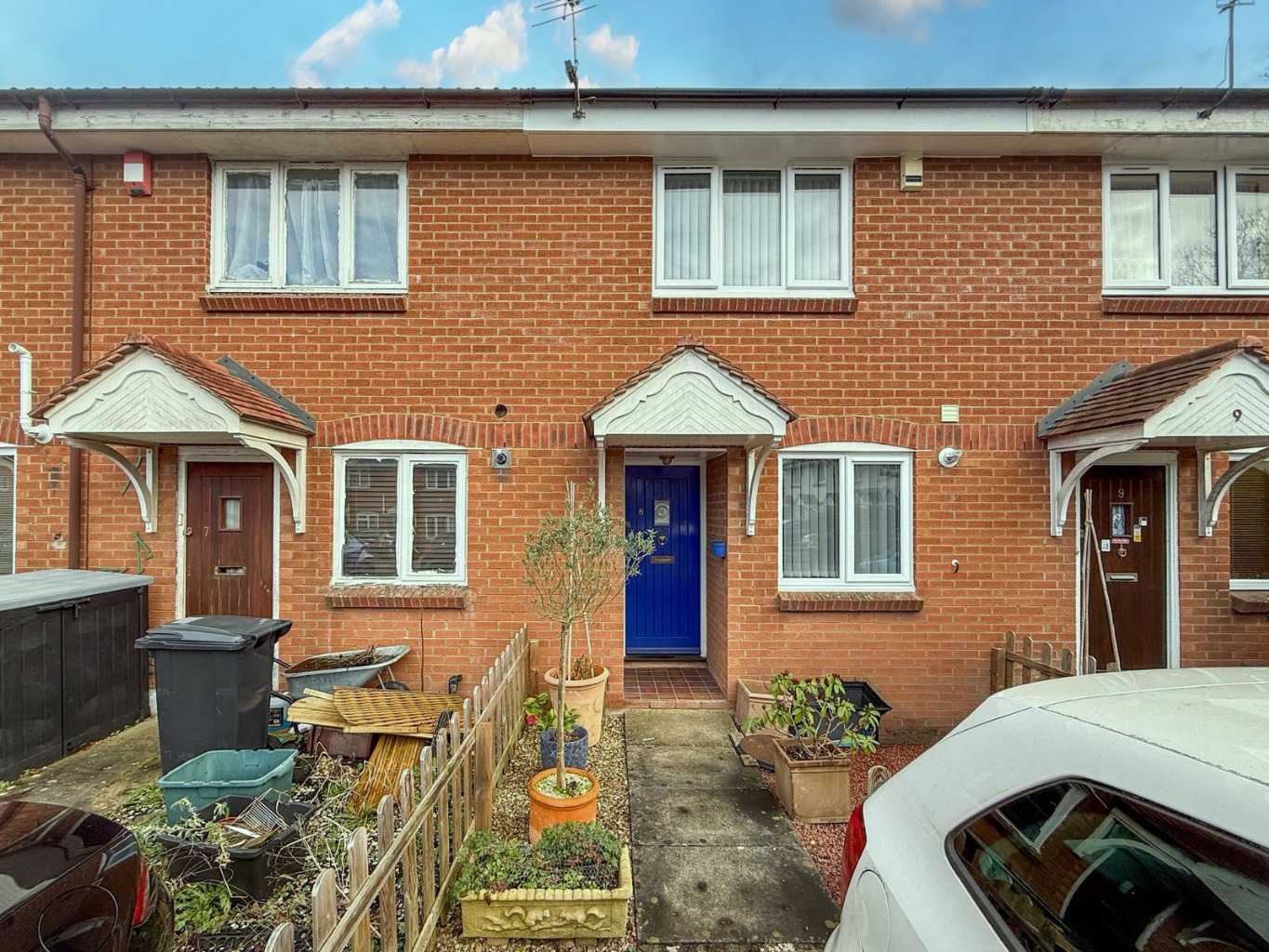 Charming 2 Bedroom House with Off-Street Parking located next to the River Avon walk path. Charming 2 Bedroom House with Off-Street Parking located next to the River Avon walk path.