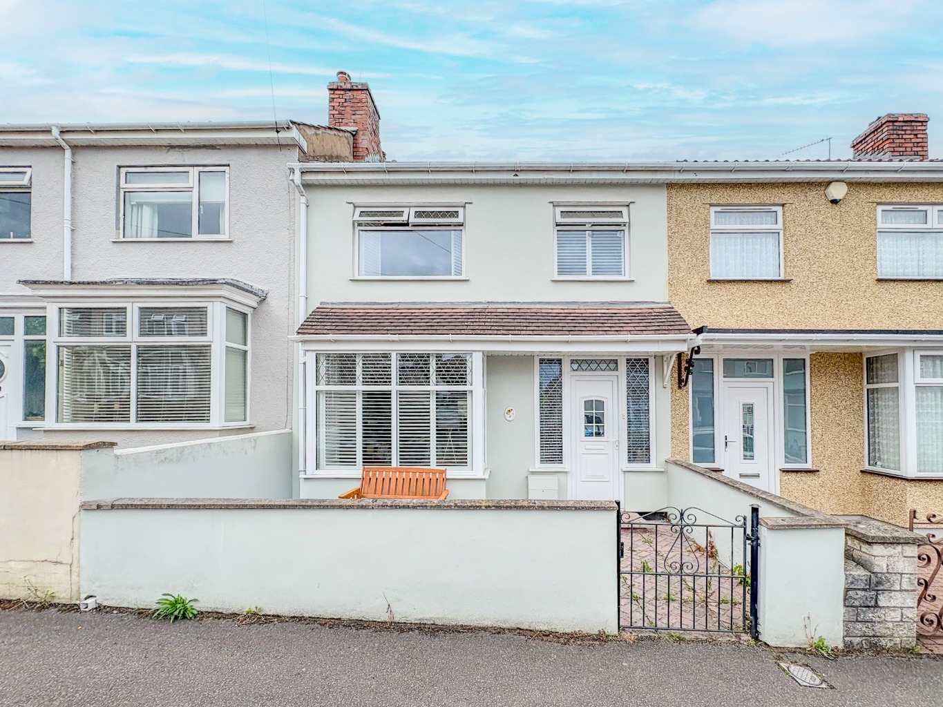 Well Presented 3-Bed Terrace with Large Garden in Bristol Cul-De-Sac