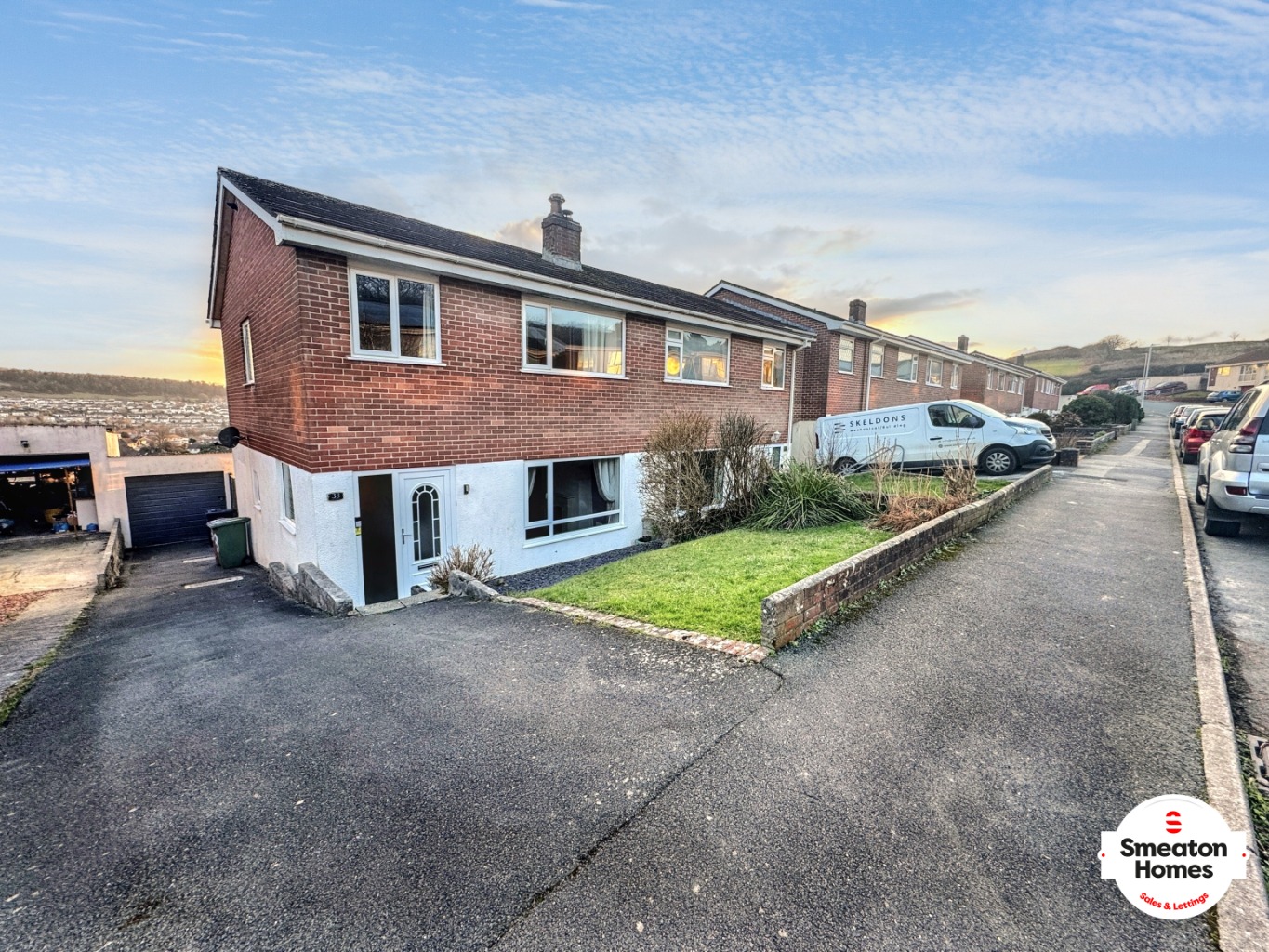 Charming 3-Bed Plymouth Home with Views & Garage, Available Mid-April