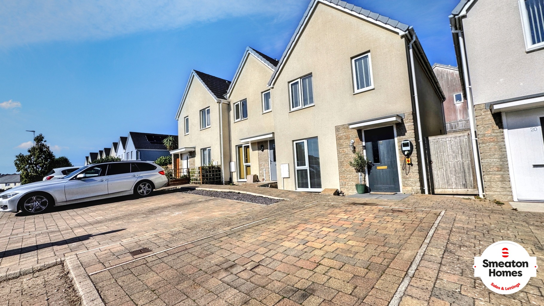 Modern 3 Bedroom End Terrace Home in Plymouth with Solar Panels and Parking 3 cars