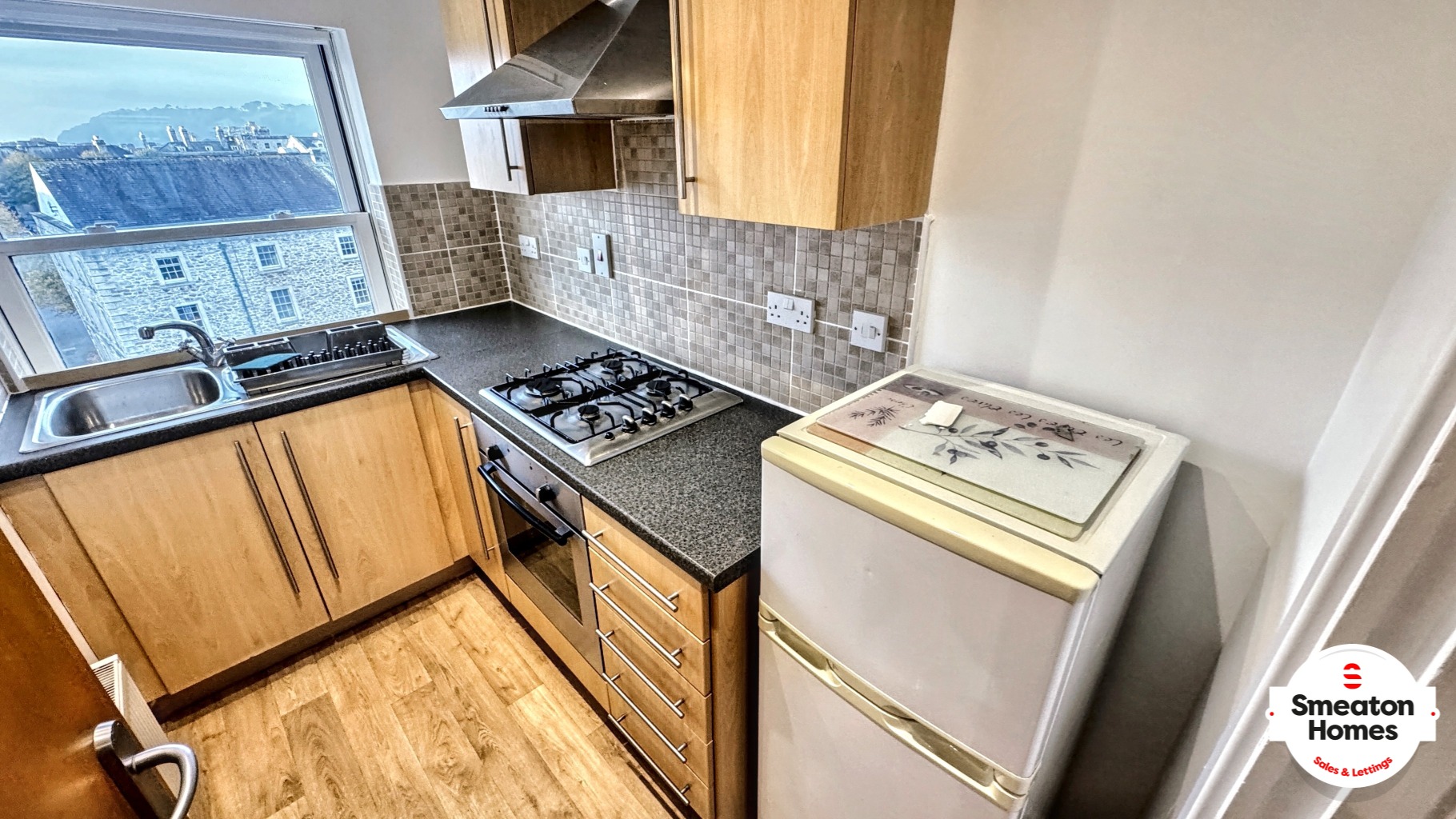 Caroline Place - Modern Two-Bedroom Apartment in Plymouth with Allocated Parking