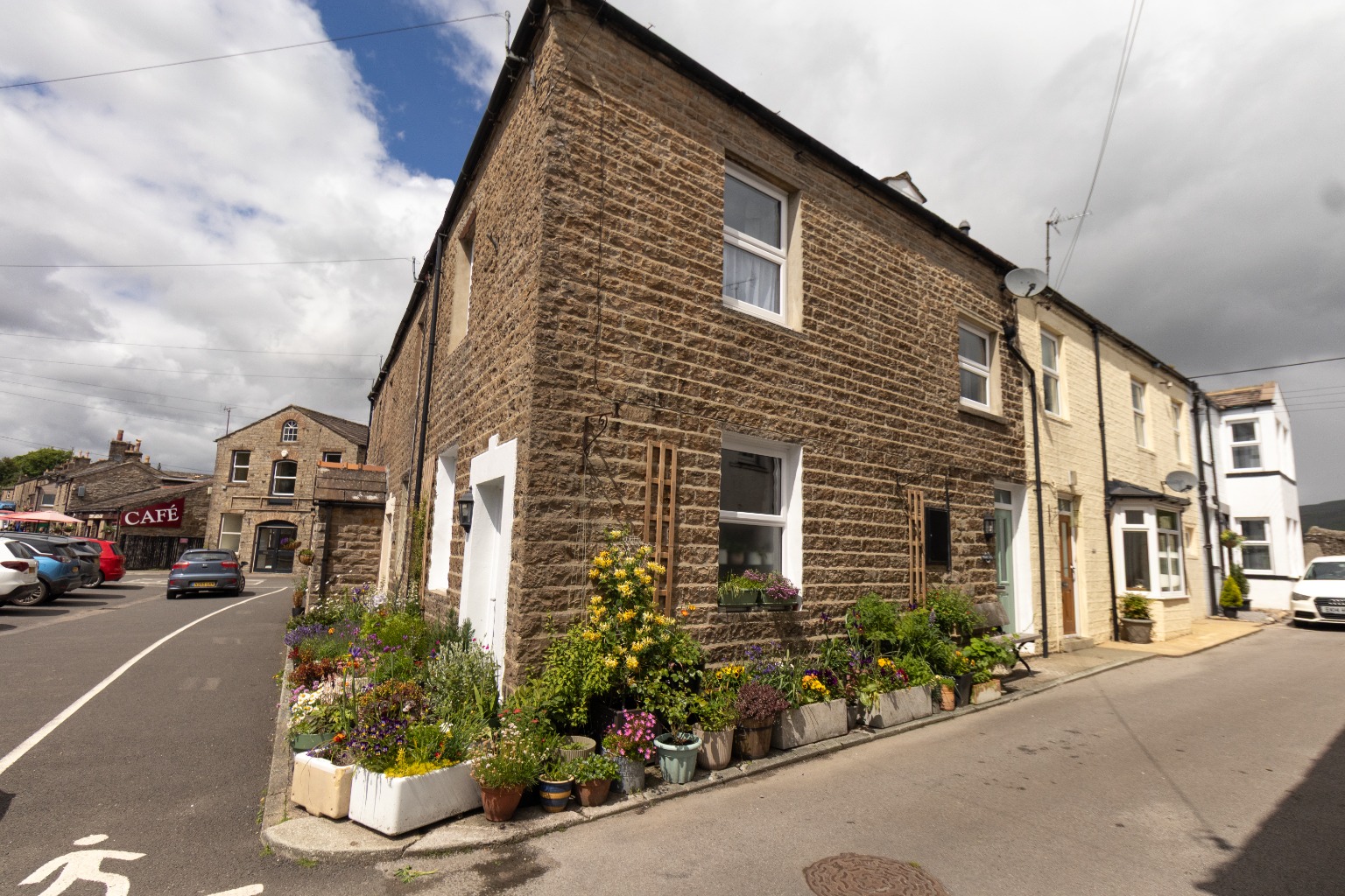 Charming 3-Bed Dales Cottage in Hawes, Perfect Home or Holiday Let