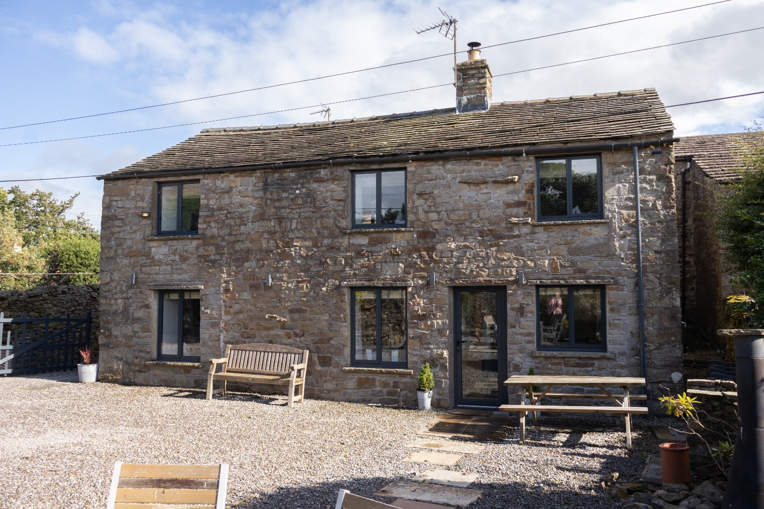 A Charming 3-Bedroom Dales Cottage in Burtersett