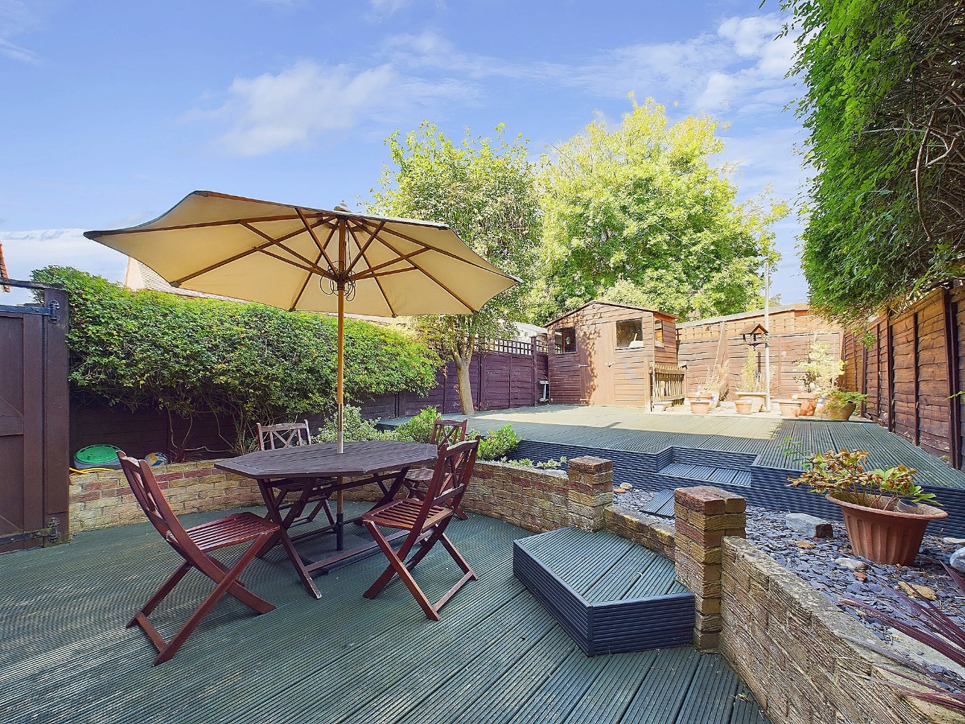 Three Bedroom House for Sale in Rainham Close
