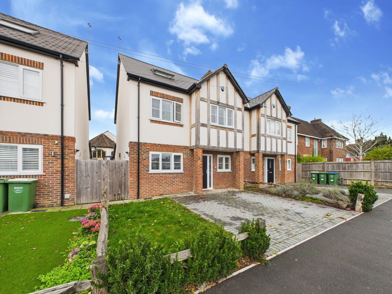 Modern 4-Bedroom Semi-Detached Home with Loft Conversion, & South-Facing Garden on Annandale Road