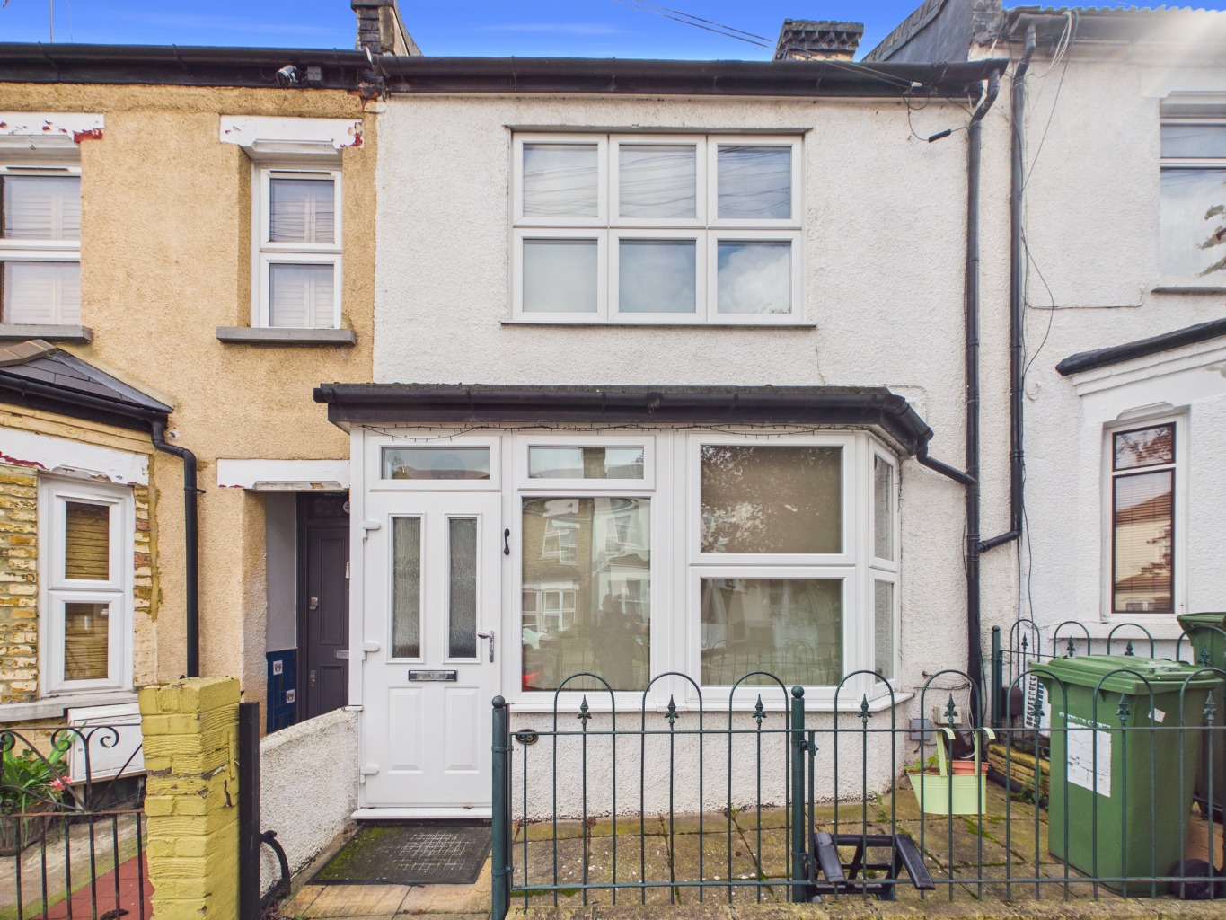 Charming 2-Bed Terraced House in Plumstead, Chain Free!