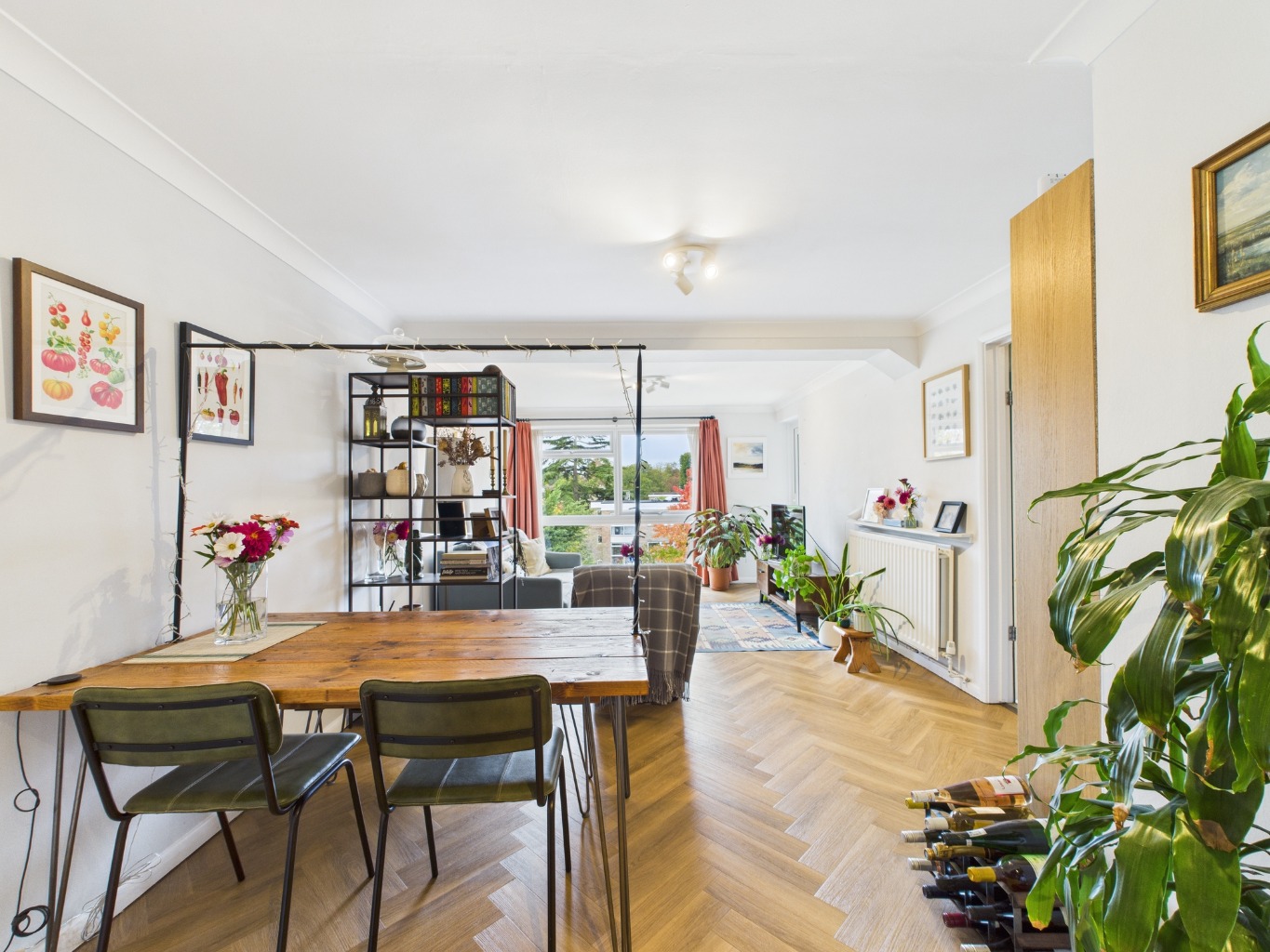 Two bedroom, beautifully maintained flat for sale in Bromley