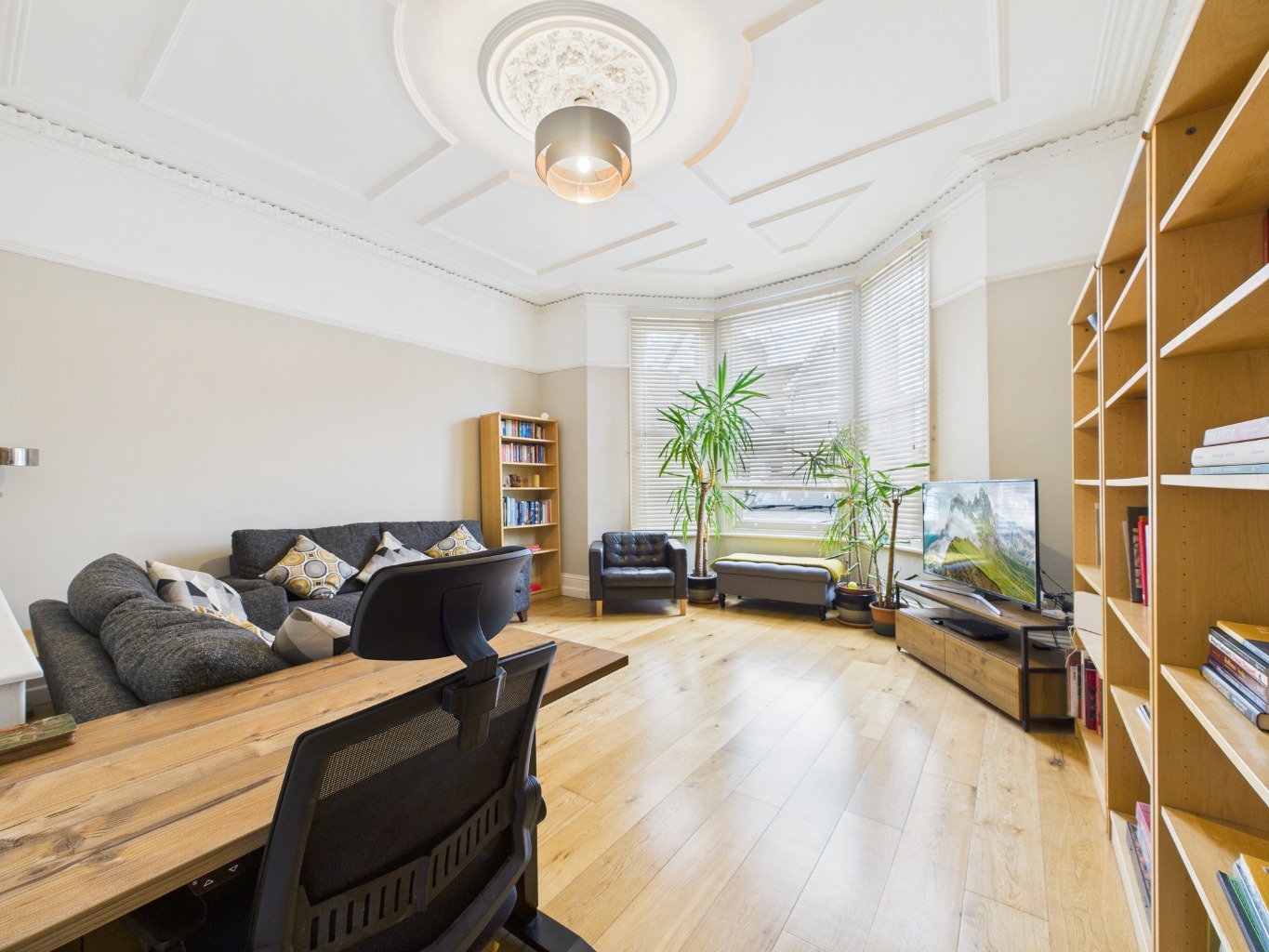 CHIAN FREE- One bedroom Victorian ground floor maisonette with private garden for sale.