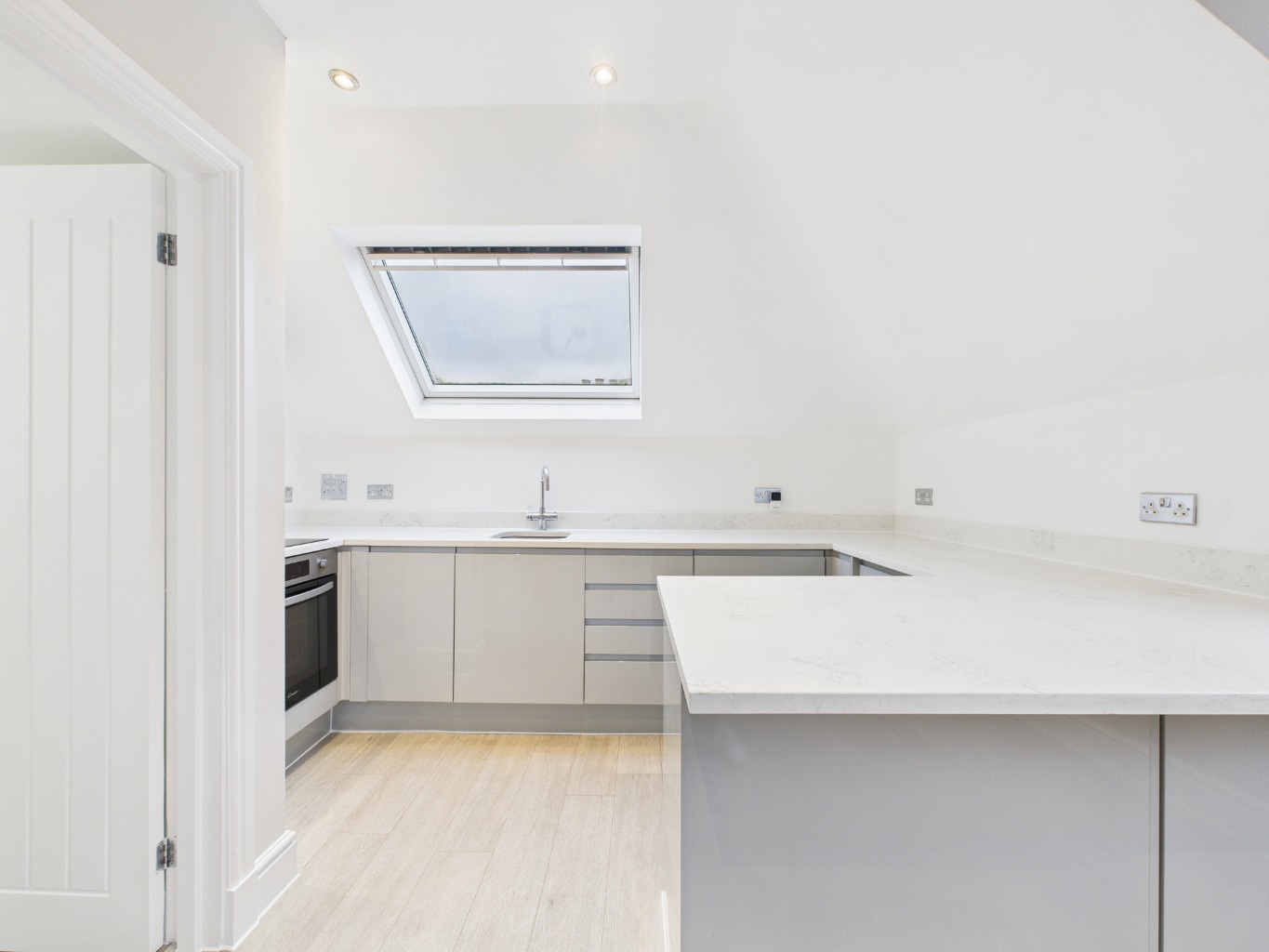 CHAIN FREE, Luxury one bedroom loft apartment for sale in Bromley