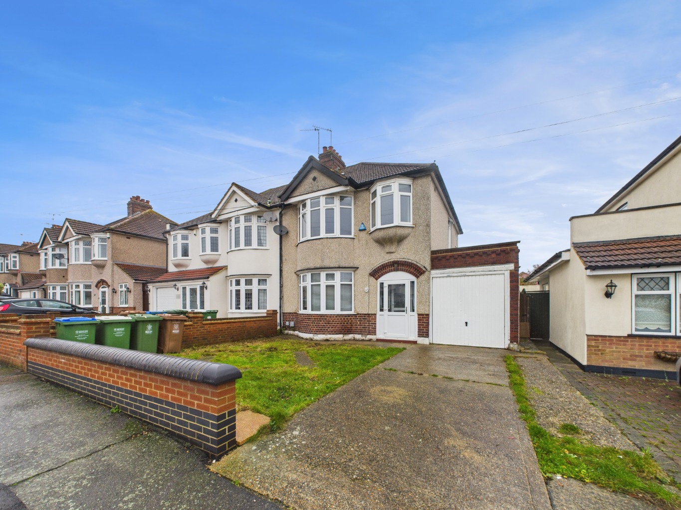 Spacious 3-Bedroom Semi with Garage & Large Garden – Huge Potential in Sandringham Drive, Welling