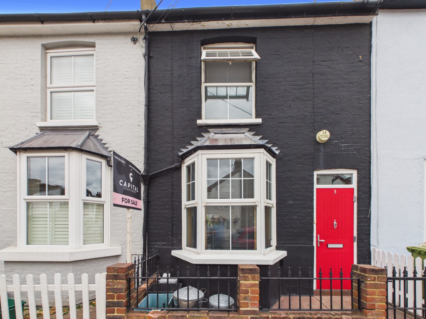 CHAIN FREE-A charming two bedroom, two bathroom home for sale in Shortlands