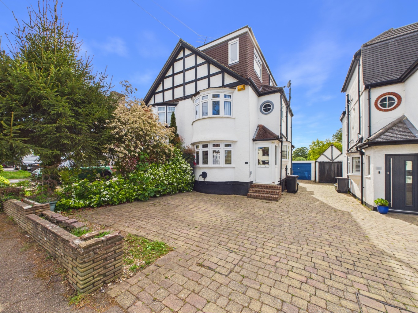 A beautiful and spacious five bedroom semi-detached home for sale in West Wickham
