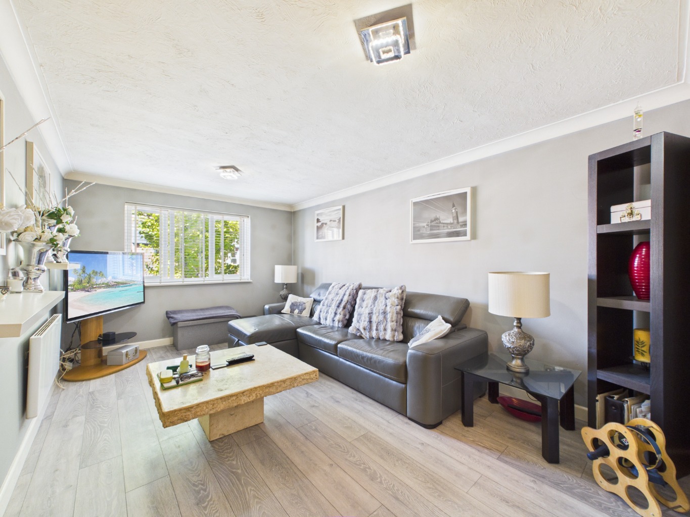 Stylish 1-Bed Apartment in Sidcup: Excellent Location, Long Lease!