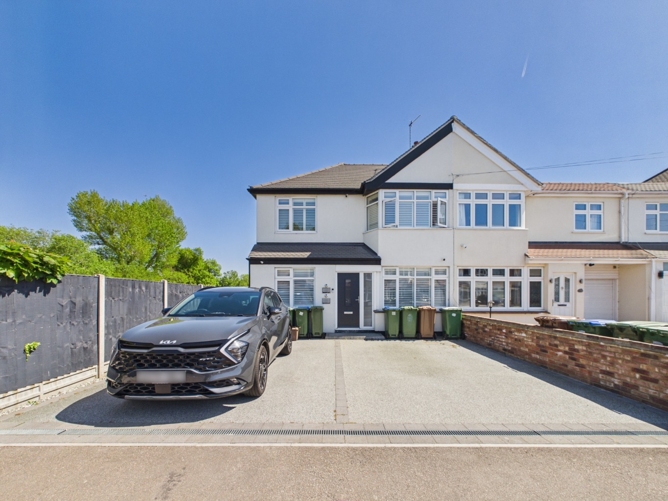 Beautifully Refurbished Two Bedroom Maisonette on Crofton Avenue