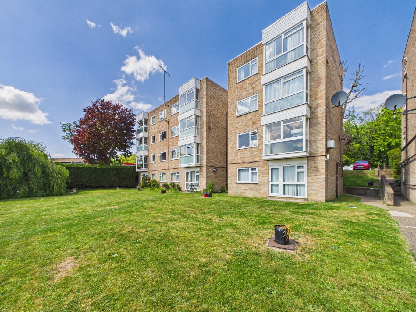 A Spacious One-Bedroom Flat For Sale in Bromley