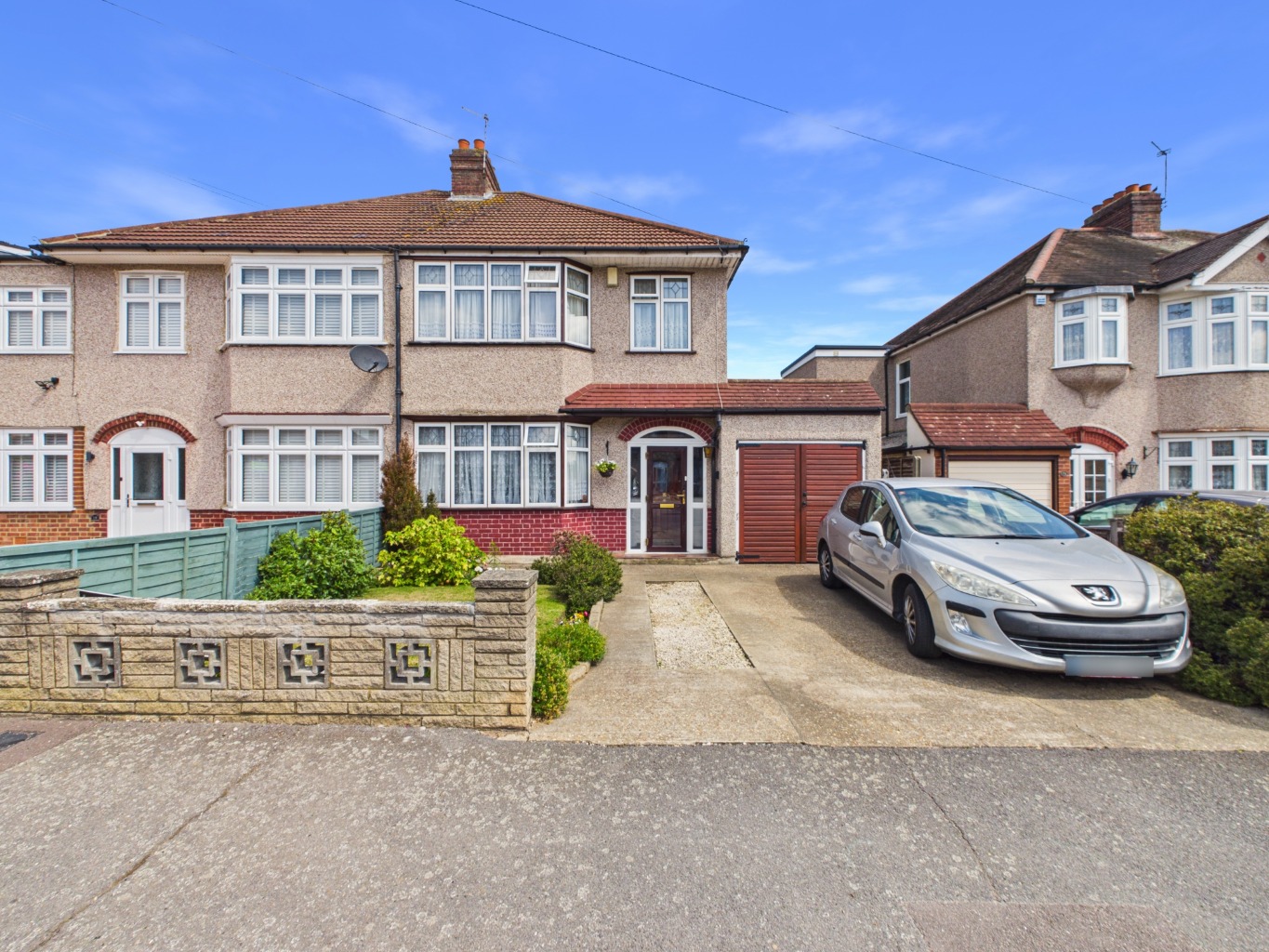 Charming 3-Bed Semi in Welling: Potential & Prime Location
