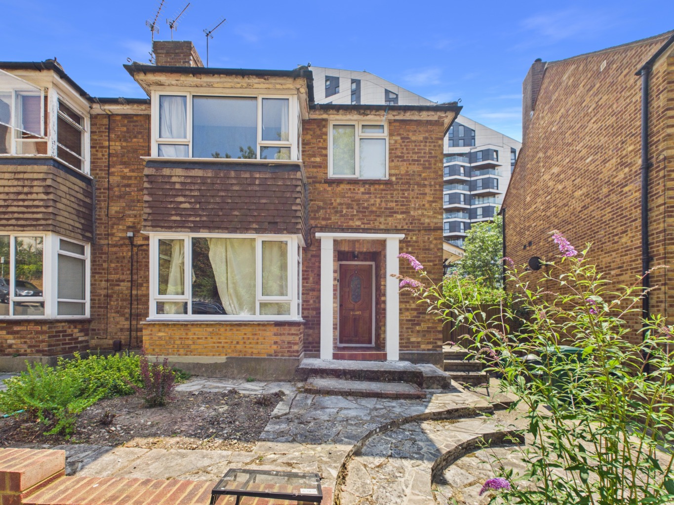 Delightful Two-Bedroom Maisonette For Sale In The Heart Of Bromley