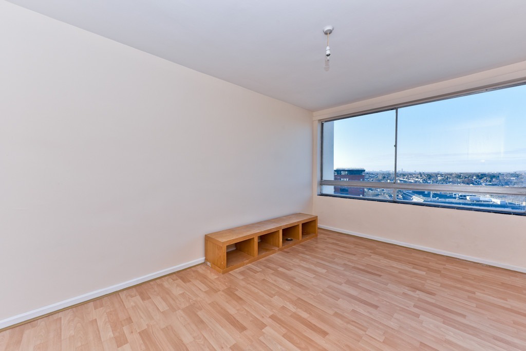Spacious one bedroom flat for sale in the heart of Bromley