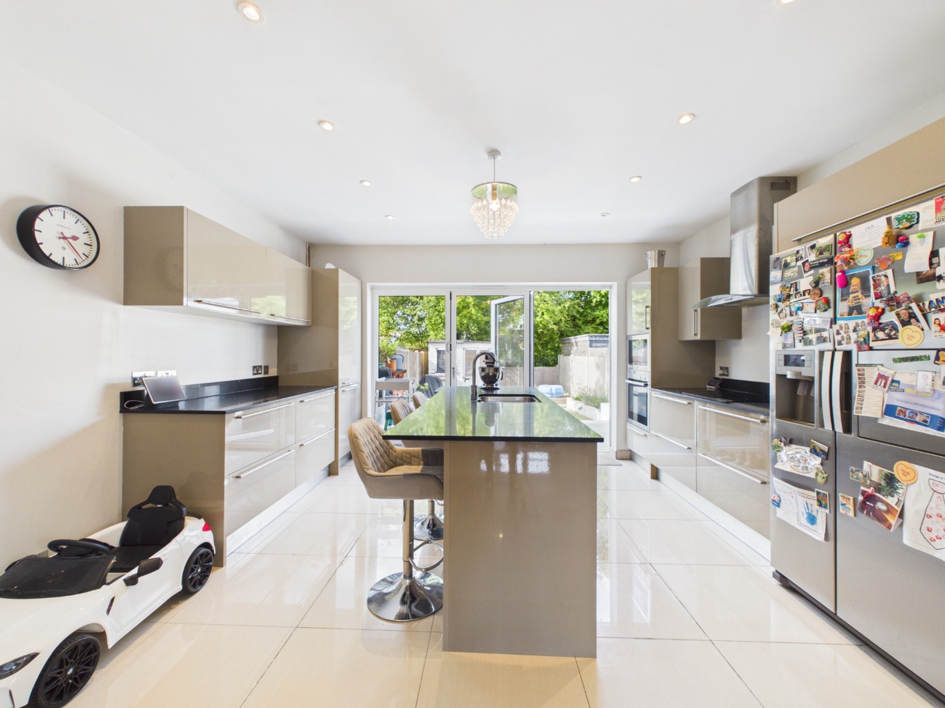 Extended 3-Bed Semi-Detached House in Sought-After Sidcup