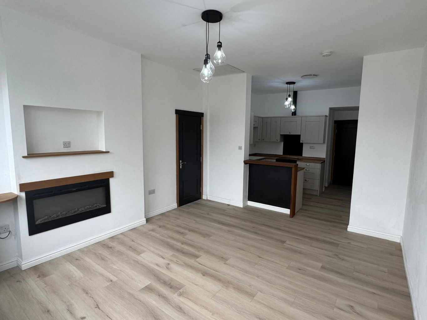 Newly Renovated Two-Bedroom Apartment In the Culcheth Village