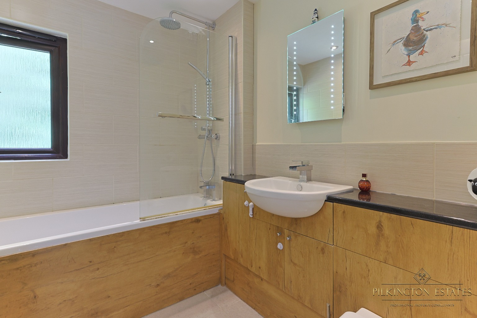 Spacious Family Home with Versatile Layout and High-Spec Finish in Prime Location Property image 8