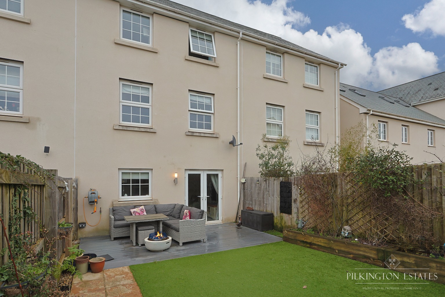 Modern 4 Double Bedroom Home Over Three Floors in Cranbrook Property image 19