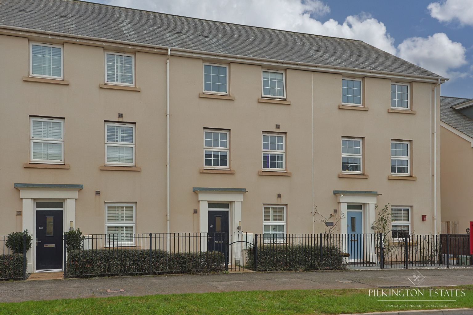 Modern 4 Double Bedroom Home Over Three Floors in Cranbrook Property image 1